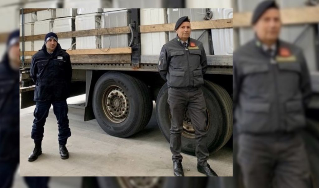 Ndalohet  në Bari kamioni me mbetje, po vinte në Shqipëri