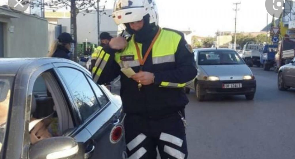 Arrestohet në Mirditë shoferi dhe pasagjeri,po drejtonte makinën i dehur