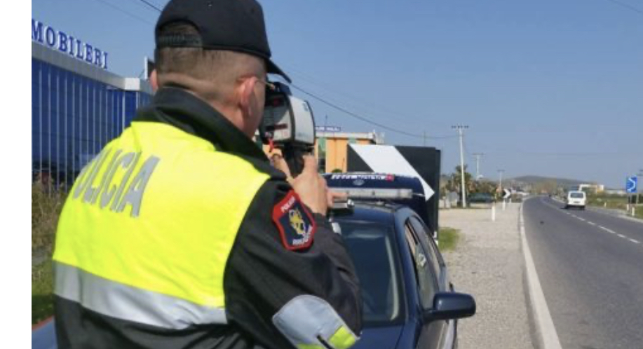 Goditi policin e rrugores, arrestohet 50-vjeçari