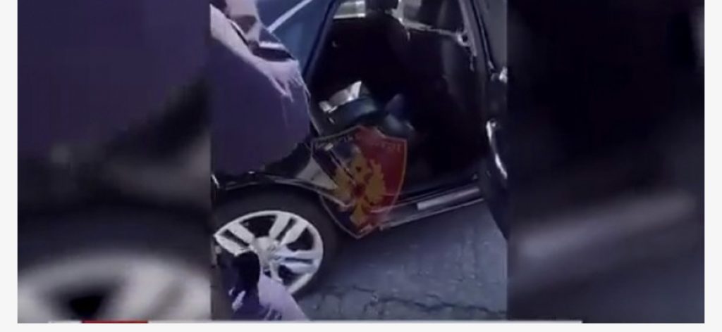 Me armë zjarri në makinë, nuk iu bind urdhrit për ndalim