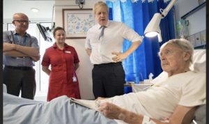 U shërua nga  Covid, Boris Johnson lë kështjellën, rikthehet në punë të hënën