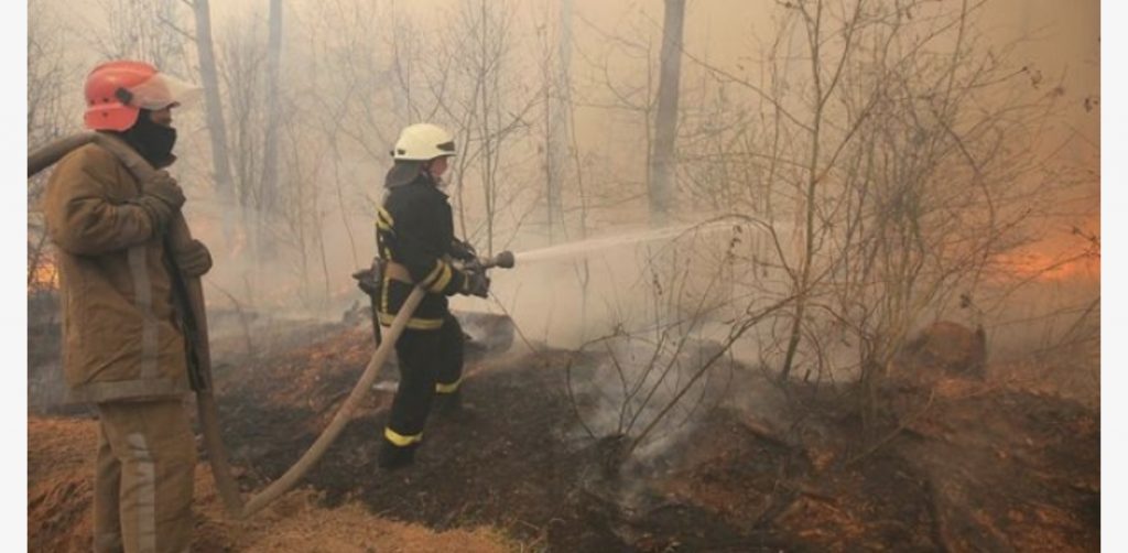 Ukrainë,  zjarr masiv shumë afër uzinës bërthamore të Çernobilit (VIDEO)