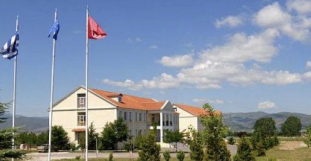 Ndërron jetë mësuesi që jepte mësim në shkollën ‘Omiros’ në Korçë