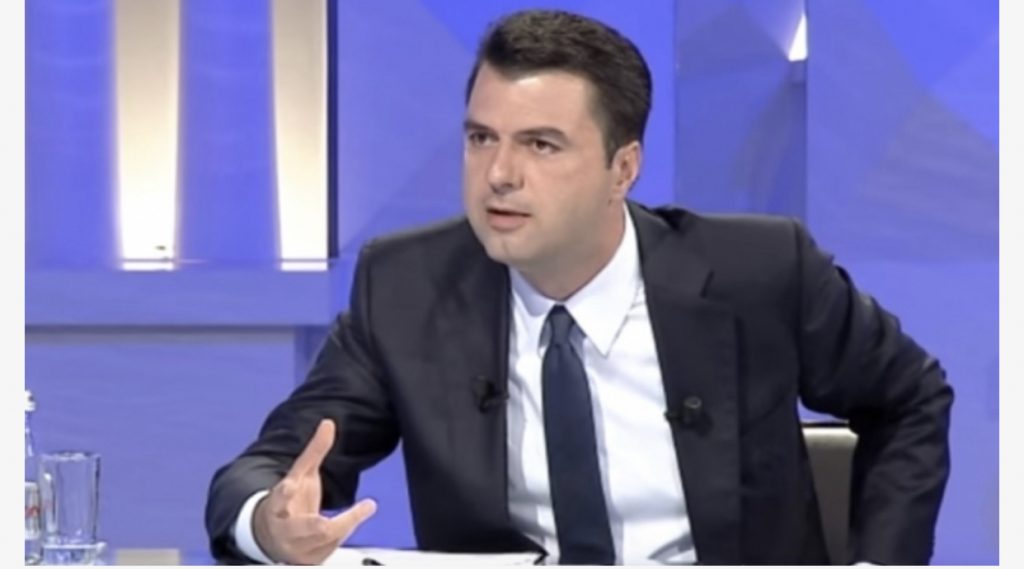 “Çfarë do bënit nëse do ishit në vend të kryeministrit?”- Përgjigjet Basha: Ky paratë e shqiptarëve po i trajton si paratë e veta