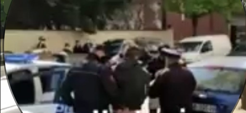 VIDEO/ Policët arrestuan çiftin, fëmija 7 vjeç, 3 ditë vetëm