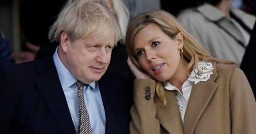 Boris Johnson pasi mposhti koronavirusin, bëhet me djalë