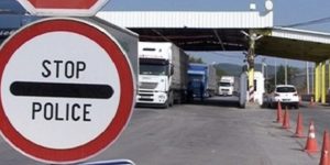 Në doganat me Serbinë, bllokohen të gjitha hyrje-daljet e kamionëve