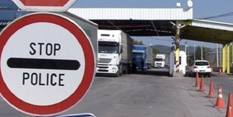 Në doganat me Serbinë, bllokohen të gjitha hyrje-daljet e kamionëve