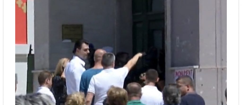 Basha kthen vemendjen te Teatri Kombëtar