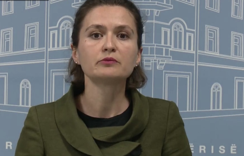 Ministrja e Arsimit tregon datën kur hapen shkollat për maturantët