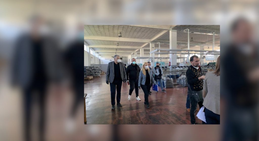 Denoncimi i Albana Vokshit: Një tjetër vatër e COVID-19 në një fasoneri në Tiranë