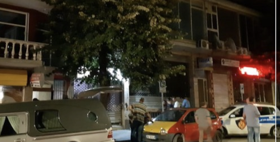 Plagoset me thikë efektivi i policisë në Korçë