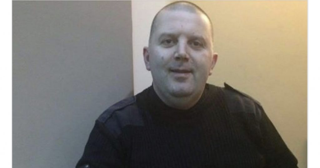 Ish deputeti humb kushëririn dhe e ndan dhimbjen në rrjetet sociale