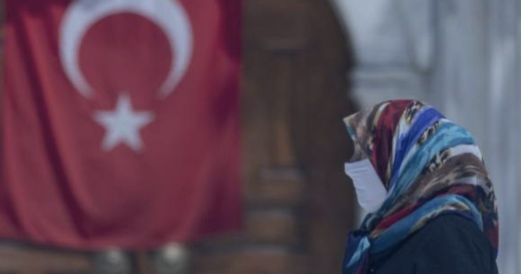 Mbi 100 mijë numri i të infektuarve në Turqi, 2706 persona kanë humbur jetën