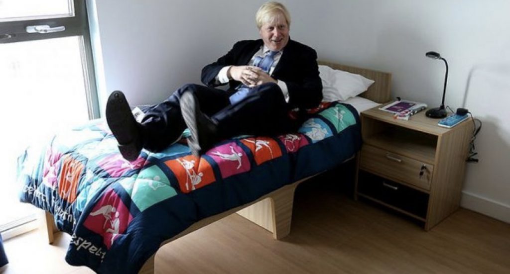 Përmirësohet gjendja e Johnson