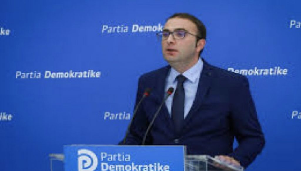 Bardhi: Në vend që të shqetësohet për mijëra shqiptarë, sulmon opozitën