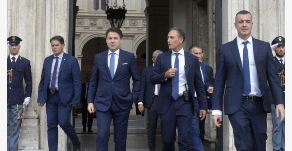 Vdes  nga virusi polici  i eskortës së kryeministrit Conte