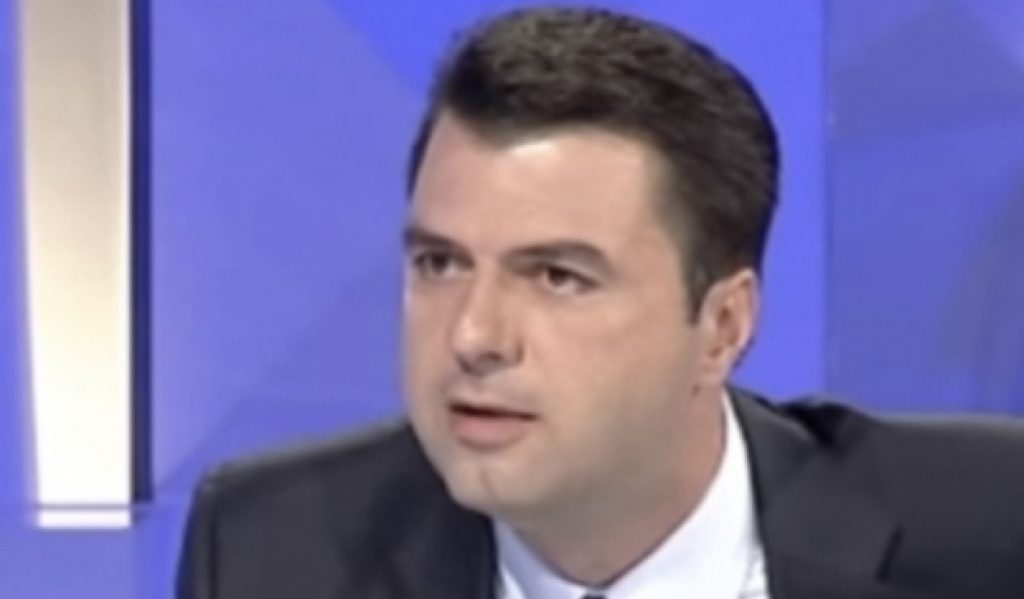 Basha akuza të forta qeverisë: Duhet të dëmshpërblejë popullin për masat që ka marrë, por vazhdon jep miliona për oligarkët