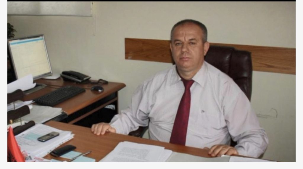 Akuzohet për shpërdorim detyre, vetëdorëzohet ish kreu i ALUIZNI-t në Durrës, gjykata e lë në arrest shtëpie