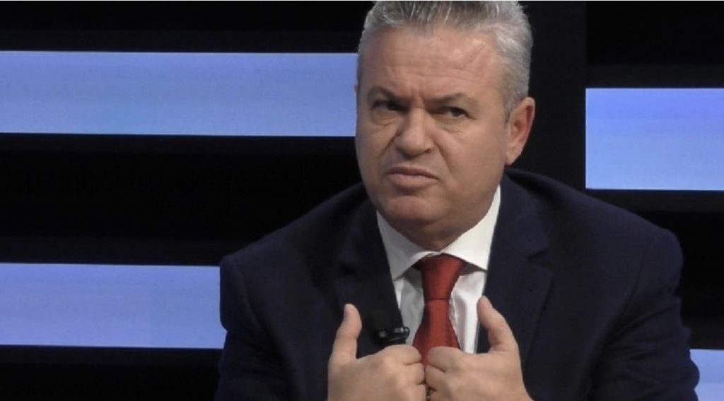 Deputeti Murrizi: Shqiptarët t’i marrin zvarrë politikanët