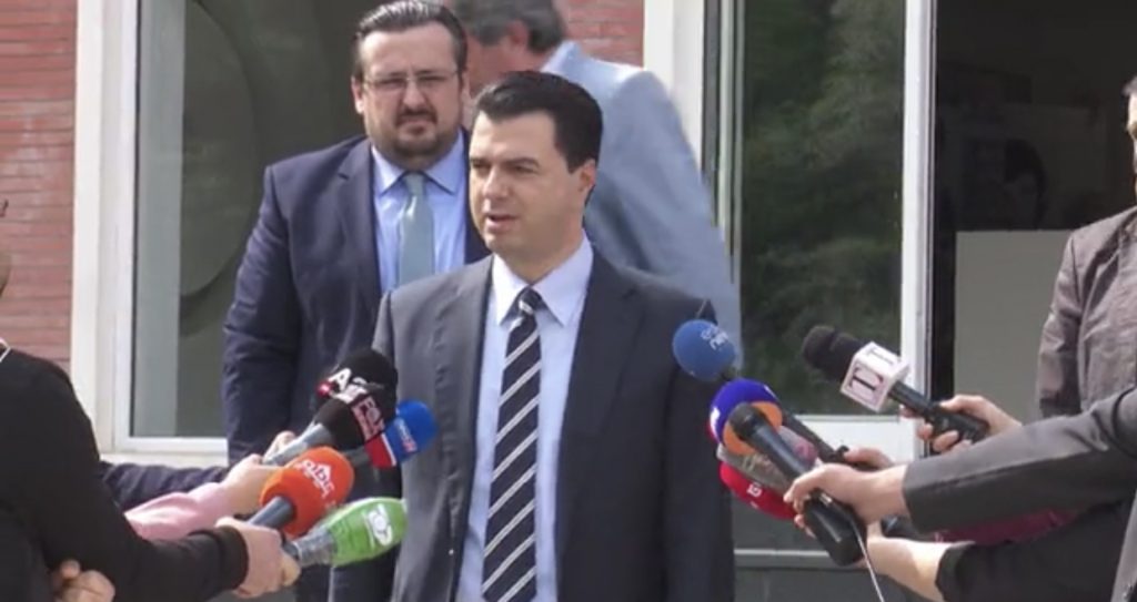 Kriza e Covid, Basha  : Qeveria s’po i ndihmon, po i zhyt më thellë! Taksat shkojnë për oligarkët