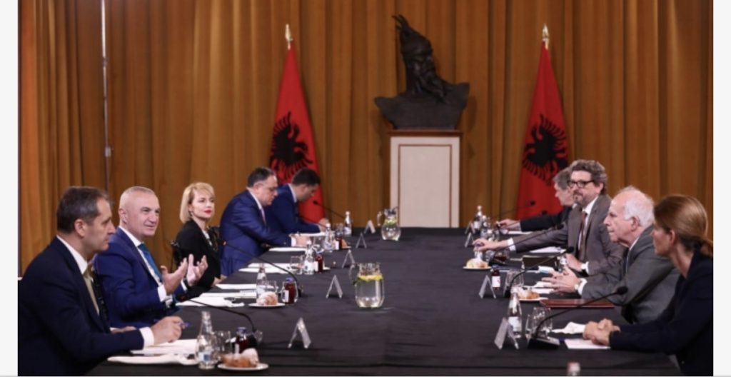 Pak para protestës, Meta mbledh 4 ambasadorët e BE-së te Pallati i Brigadave