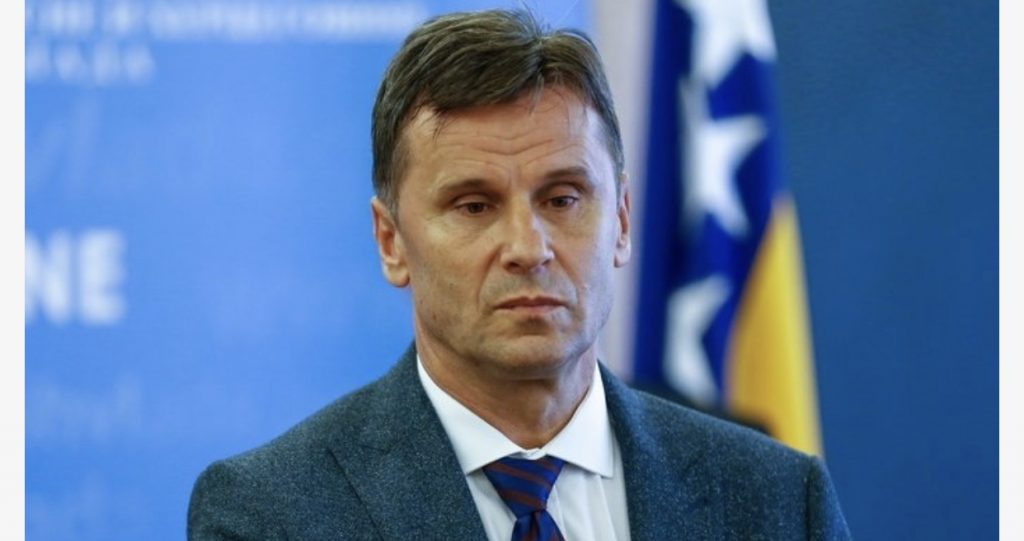 Arrestohet kryeministri i Bosnjes, dyshohet se ka shpërdoruar fondet për të blerë respiratorë për covid-19