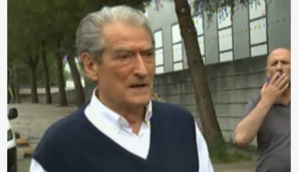 Nga protesta, Berisha bën thirrje për mosbindje totale civile: Kudo ku janë, duhet t’ia djegin tokën nën këmbë këtij shteti