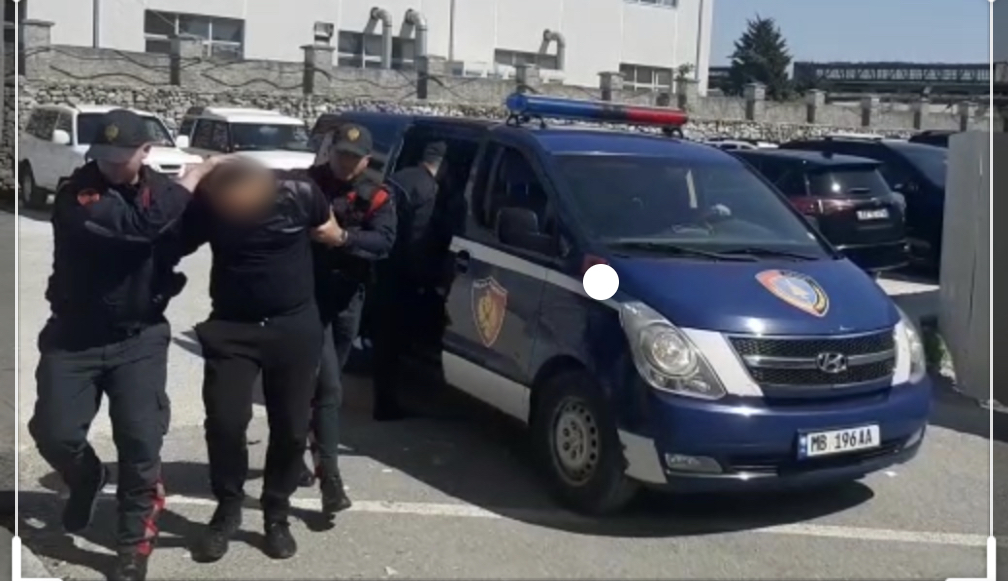 9 të arrestuar në Tiranë, 2 të shpallur në kërkim: Nga 30 vjeçari me drogë në shtëpi tek sherri me sende të forta në familje