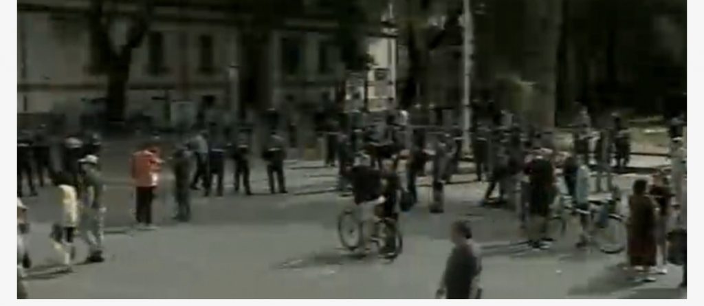 Gjata i alarmuar për dhunën në protestë: Është dëmtuar me spraj në sy Flamur Noka