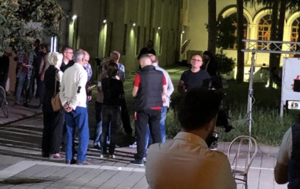 Kryemadhi jep alarmin te Teatri: Po bëhen gati fadromat, po vijnë ta shembin tani