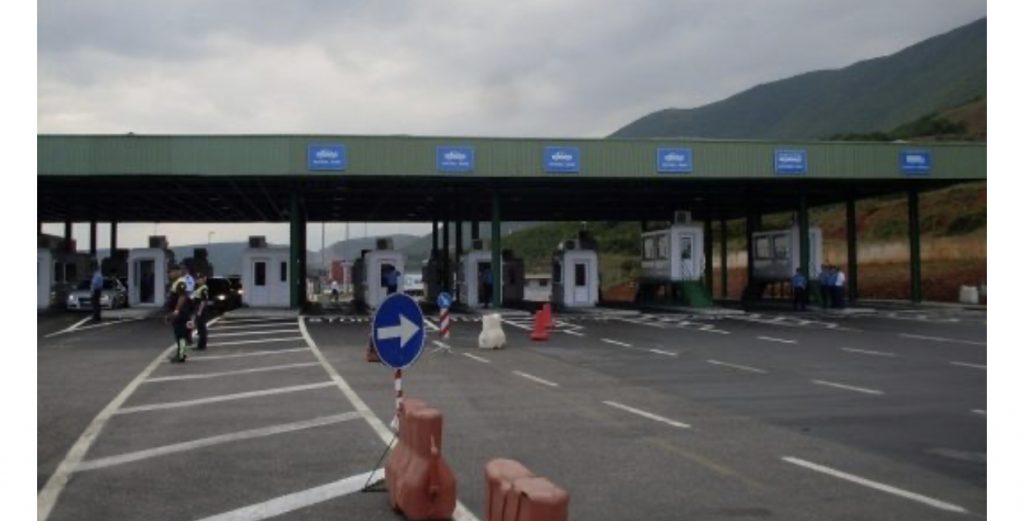 Pandemia e koronavirusit/ Shqipëria i hap kufijtë tokësorë brenda majit