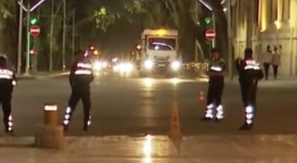 Bashkia e Tiranës vendos shembjen, Lulzim Basha mbërrin te Teatri Kombëtar