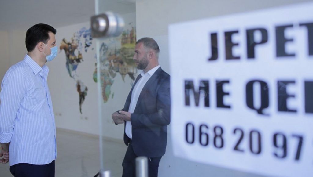 Basha me qytetarët në Durrës: Pandemia e thelloi varfërinë në Durrësin e goditur nga tërmeti