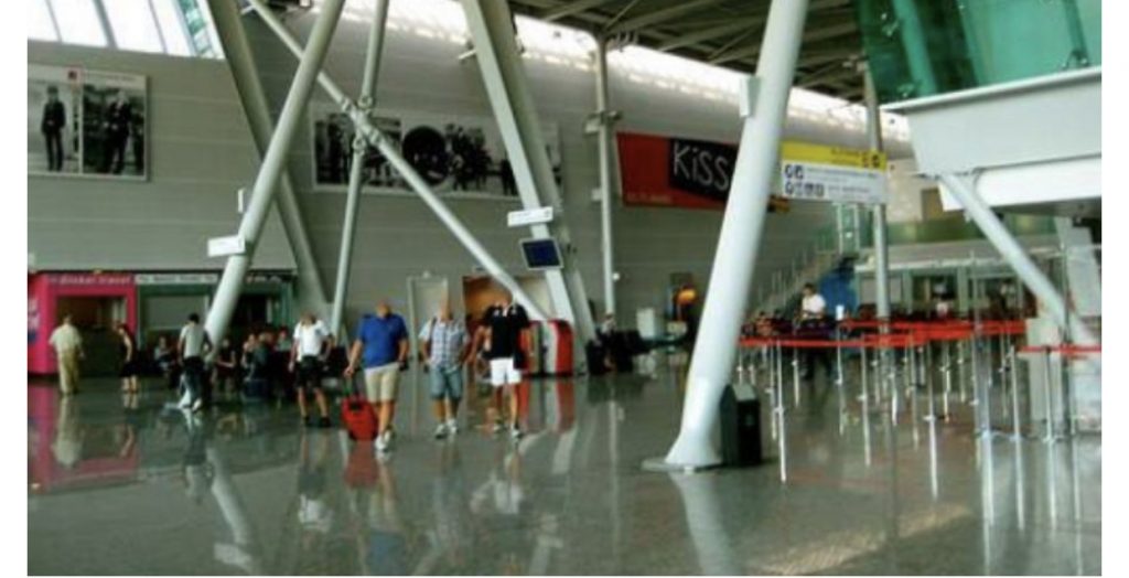 Aeroporti i Rinasit mund të rinisë fluturimet në qershor