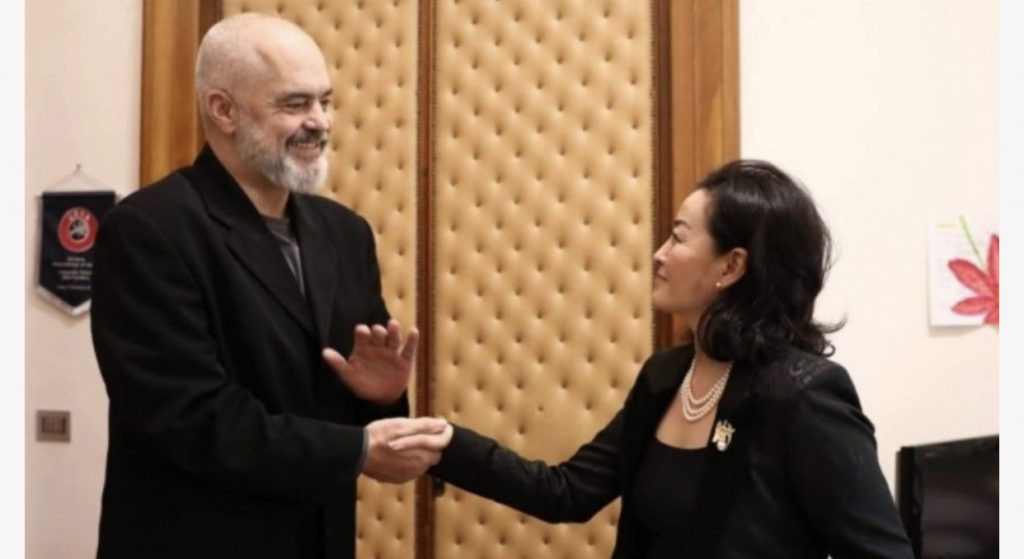 Ambasadorja Kim takim në zyrën e Ramës