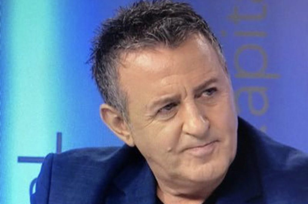 Agron Llakaj shpërthen ndaj ‘Top Channel’ dhe bën denoncimin e rëndë: Degjenerim, ç’thurrje, perversitet! A keni familje?!