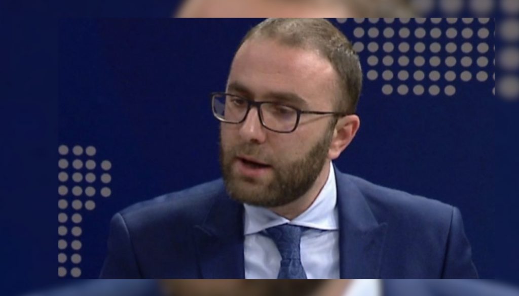 Paralajmërimi i Gazment Bardhit: Kemi prova për deputetin oligark të Ramës, ka bërë disa shkelje në Shqipëri