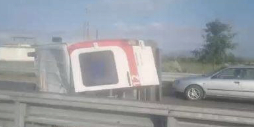 E rëndë/ Ambulanca del nga rruga, vdes pacienti që po transportohej drejt Tiranës