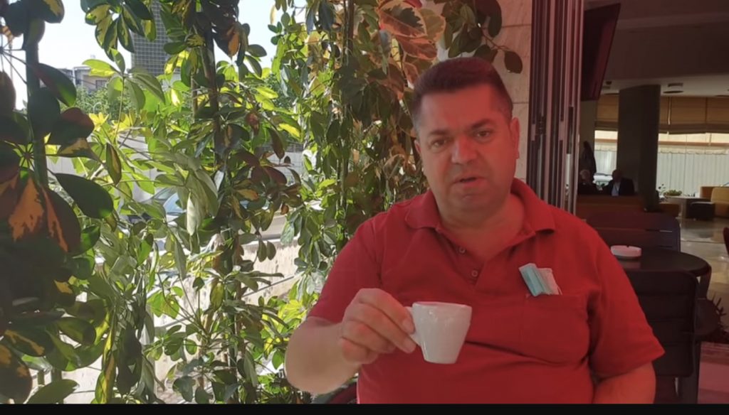 Thirrja e gazetarit: NESËR, 30 MAJ, NË MESNATË, UNË DO TË NGRE NJË GOTË NË SHESHIN SKËNDERBEJ