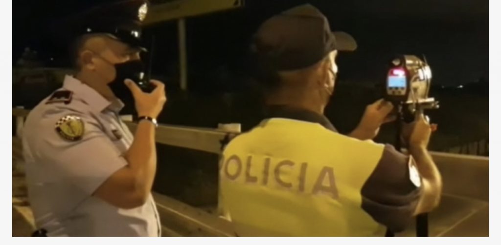 Policia  kontroll me radar, hiqen 9 patenta për shpejtësi në Tiranë