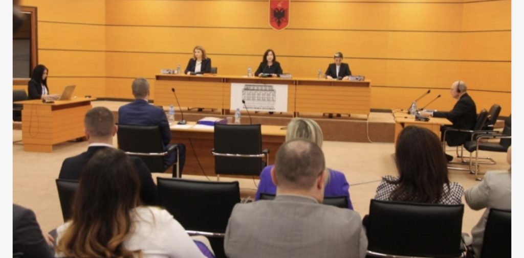 U përball pa probleme me vettingun, KPK konfirmon në detyrë gjyqtarin e Apelit të Tiranës Ridvan Hado