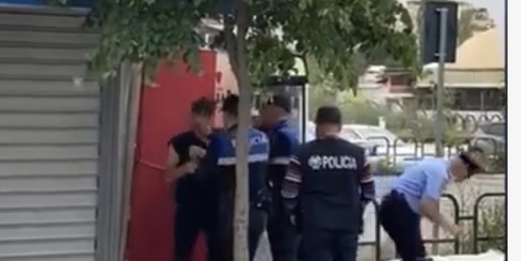 Kërkohet pezullimi i njërit prej  policëve që dhunoi 15 vjeçarin