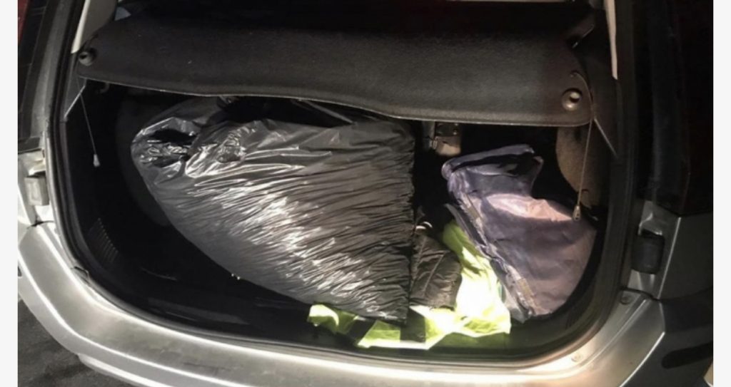 8 kg kanabis dhe 5 celularë në makinë, arrestohen dy persona në Fier