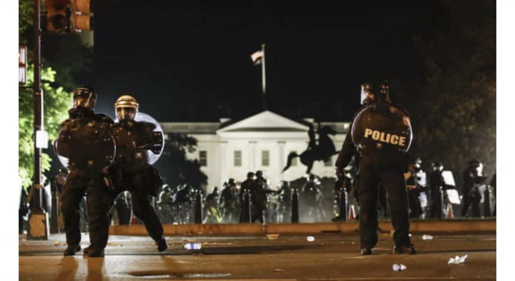 USA/Plaçkitje, dhunë e vënie zjarri në shumë qytete amerikane