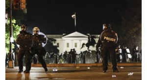 USA/Plaçkitje, dhunë e vënie zjarri në shumë qytete amerikane