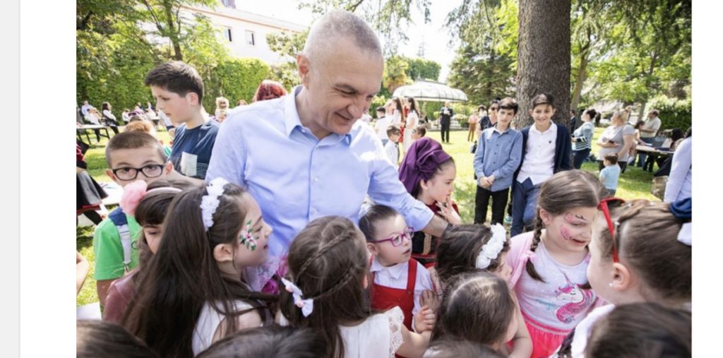 Presidenti Meta me mesazh të fortë në Ditën e Fëmijëve: Të mbrojmë të drejtat e fëmijëve me vepra jo me fjalë