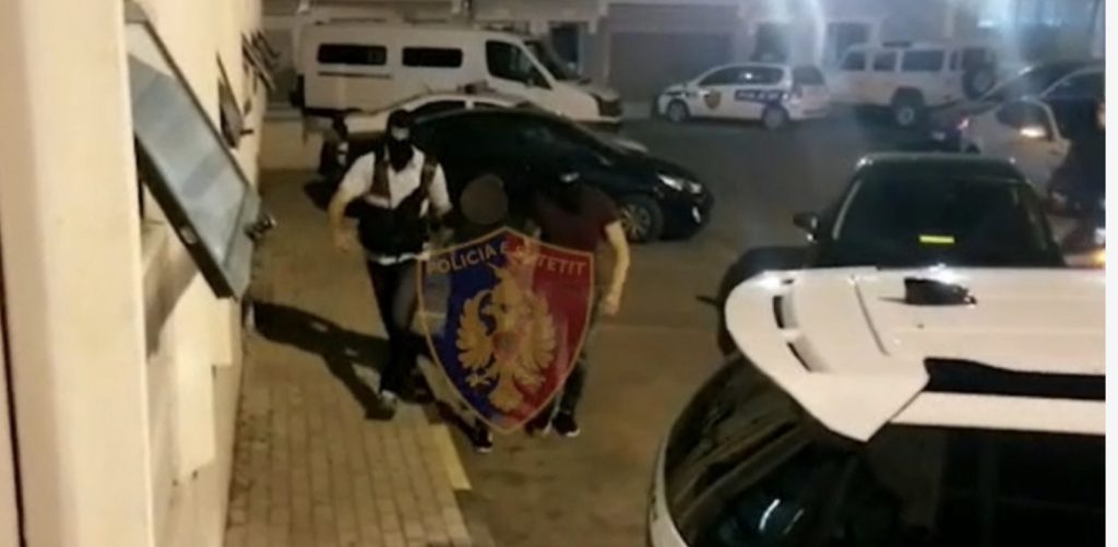 Trafikonin emigrantë nga Lindja e Mesme në Shqipëri dhe BE, goditet banda e shqiptarëve, arrestohen 6 persona dhe sekuestrohen 12 mijë euro