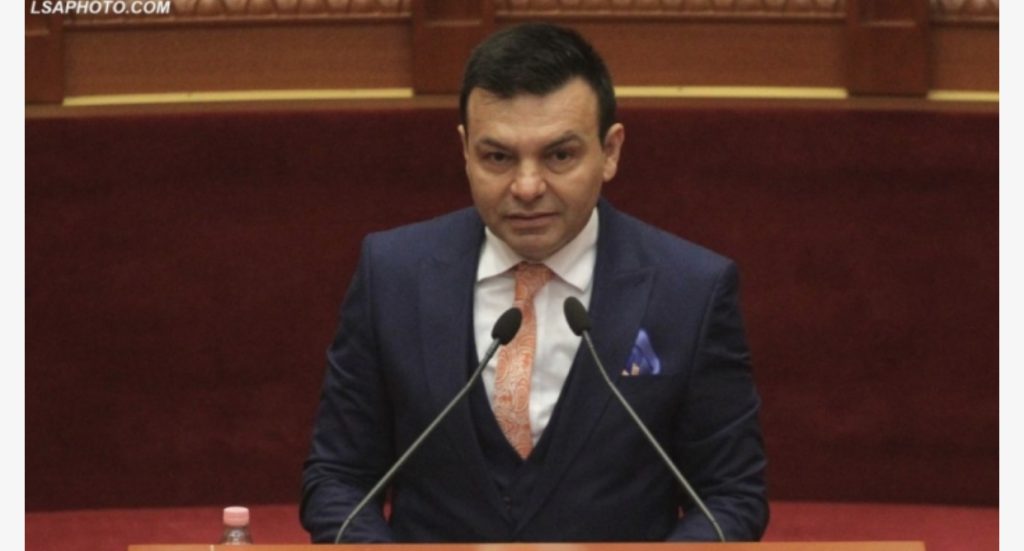 Kërkesa e opozitës për ndryshime në Kushtetuese, dy deputetë tërheqin firmat