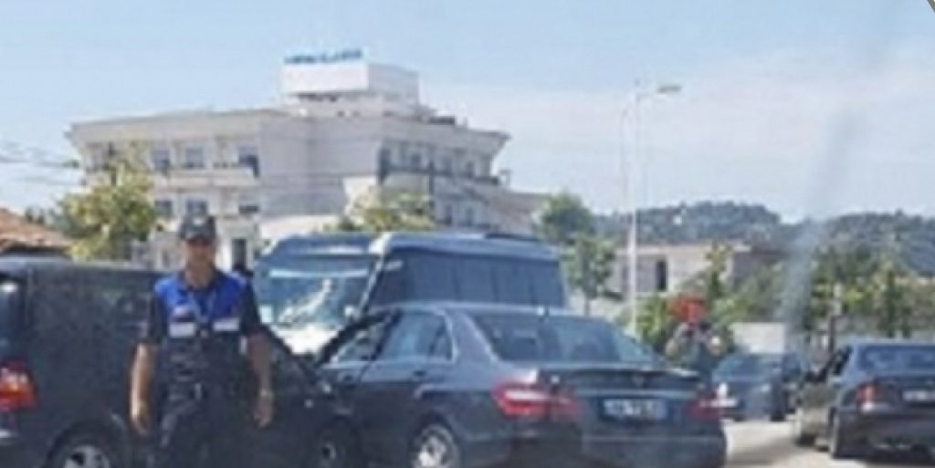 Aksident te rruga  e Rinasit, plagosen dy të miturit